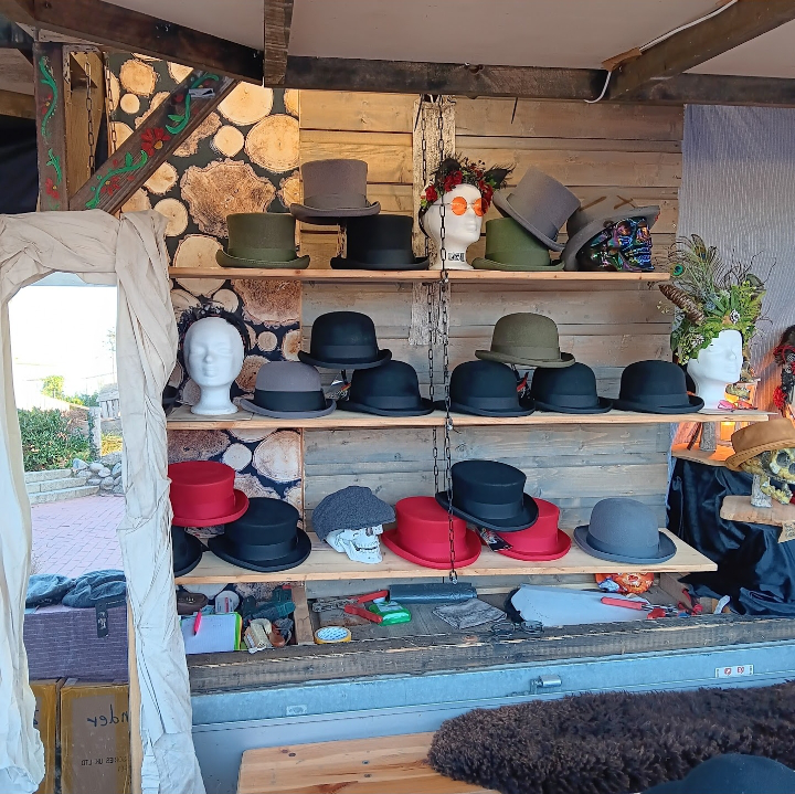 Hellpeak 2027 Sagenmarkt Hatliner